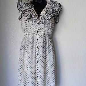 Polka dot dress. Frilly collar. Elastic waist